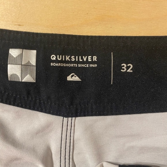 Quiksilver Men's Striped Blue Swim Shorts 32 (DP) - Picture 5 of 8